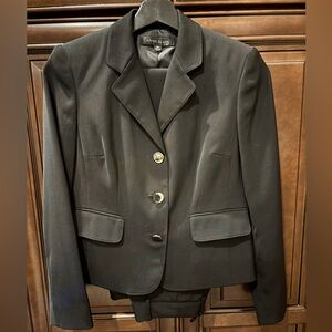 Anne Klein Women's Black Suit Jacket and Pants Size 2P Petites